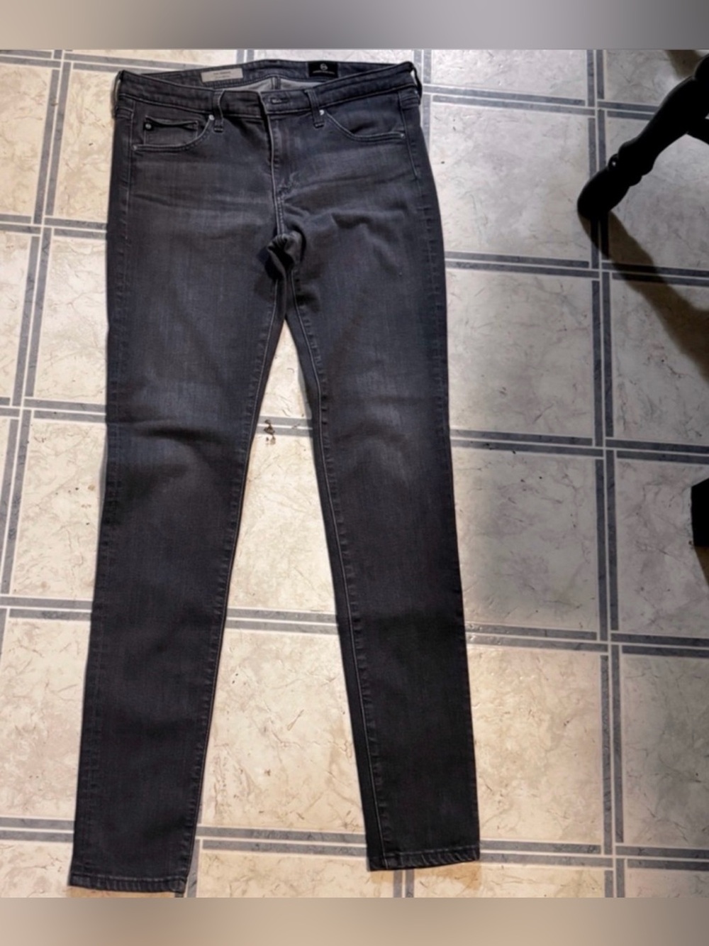 AG Adriano Goldschmied “The Legging Super Skinny” Jeggings/Jeans in Gray